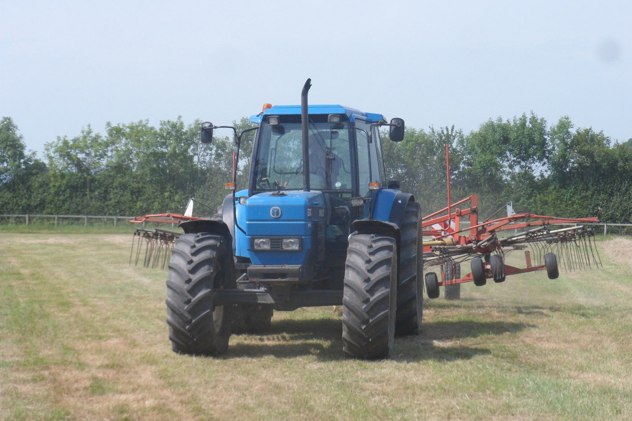 NEW HOLLAND 8340 - Traktor: 5 kép. NEW HOLLAND 8340 - Traktor: 5 kép.