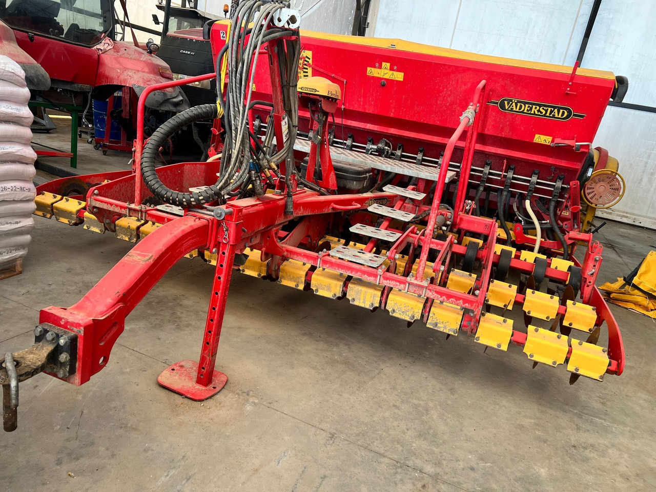 Vaderstad Rapid RD 400C - Szemenkénti vetőgép: 2 kép. Vaderstad Rapid RD 400C - Szemenkénti vetőgép: 2 kép.