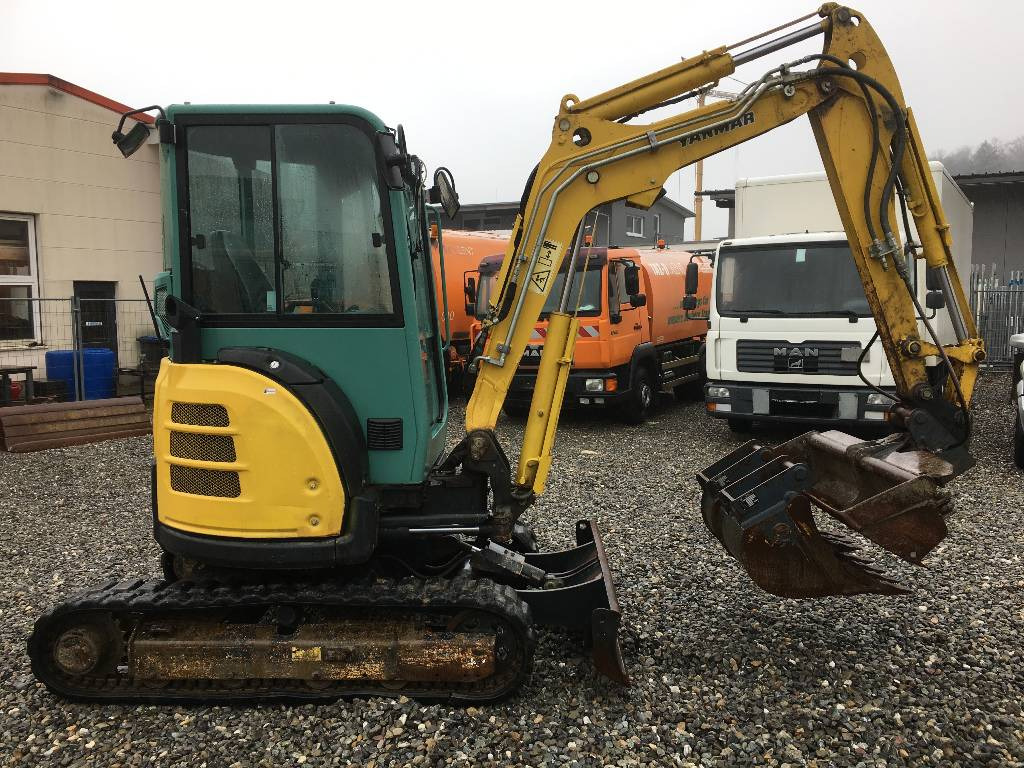 Yanmar Vio 33 U - Minikotró: 4 kép. Yanmar Vio 33 U - Minikotró: 4 kép.