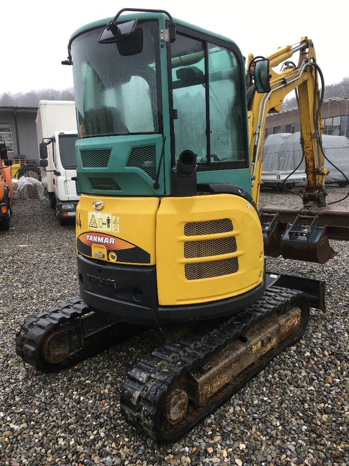 Yanmar Vio 33 U - Minikotró: 3 kép. Yanmar Vio 33 U - Minikotró: 3 kép.