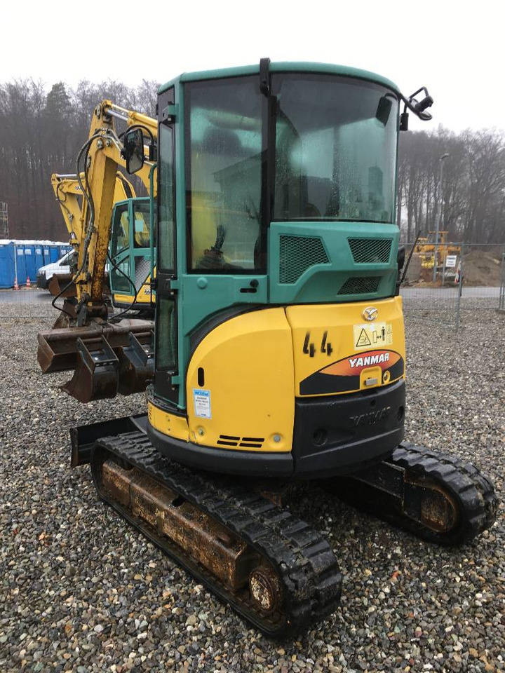 Yanmar Vio 33 U - Minikotró: 5 kép. Yanmar Vio 33 U - Minikotró: 5 kép.