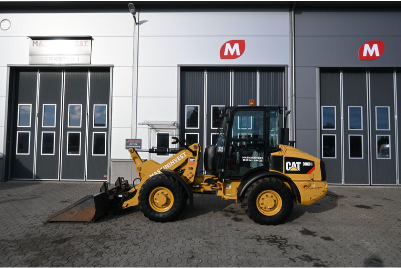 Caterpillar 906 H2 - Gumikerekes homlokrakodó: 1 kép. Caterpillar 906 H2 - Gumikerekes homlokrakodó: 1 kép.