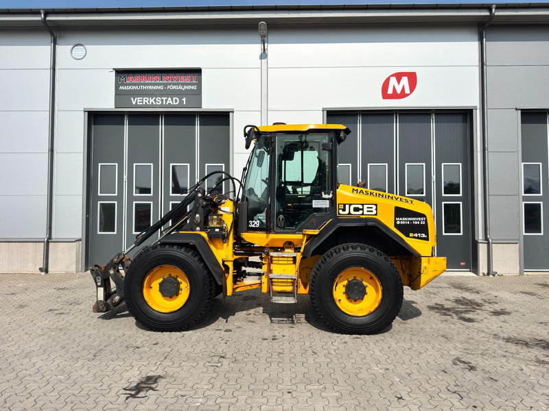 JCB 413 2.800h - Gumikerekes homlokrakodó: 1 kép. JCB 413 2.800h - Gumikerekes homlokrakodó: 1 kép.