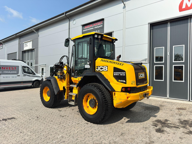 JCB 413 2.800h - Gumikerekes homlokrakodó: 3 kép. JCB 413 2.800h - Gumikerekes homlokrakodó: 3 kép.