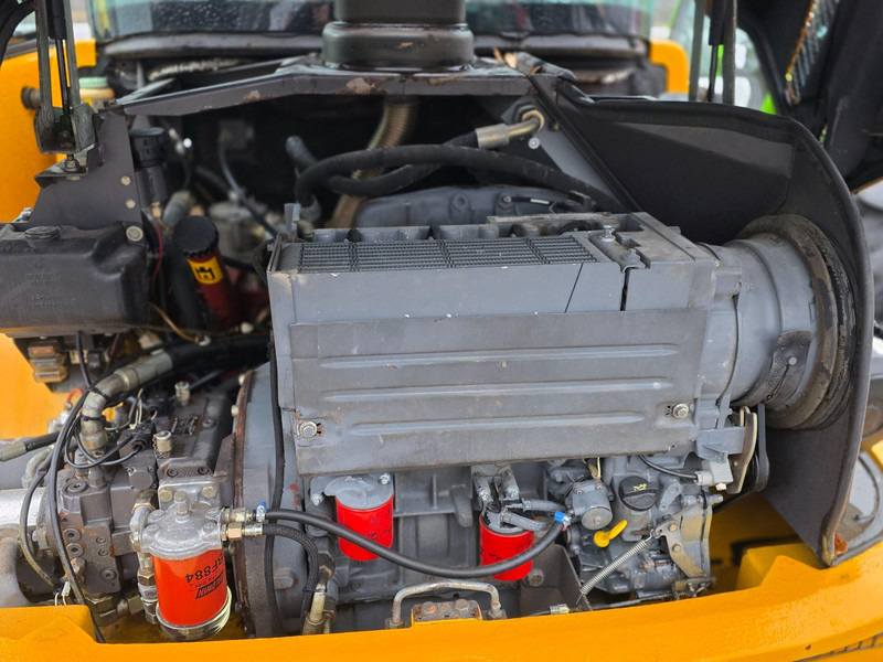 Volvo L30 - Gumikerekes homlokrakodó: 4 kép. Volvo L30 - Gumikerekes homlokrakodó: 4 kép.