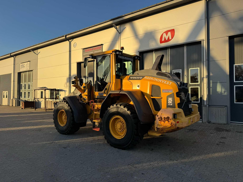 Volvo L90H Volvo L90H - Gumikerekes homlokrakodó: 3 kép. Volvo L90H Volvo L90H - Gumikerekes homlokrakodó: 3 kép.