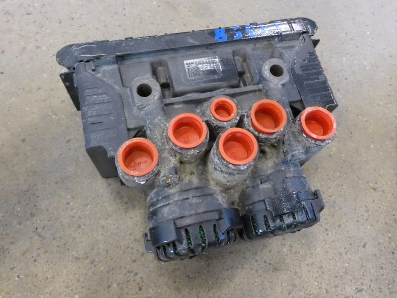 KNORR-BREMSE EBS - Fék alkatrészek: 1 kép. KNORR-BREMSE EBS - Fék alkatrészek: 1 kép.