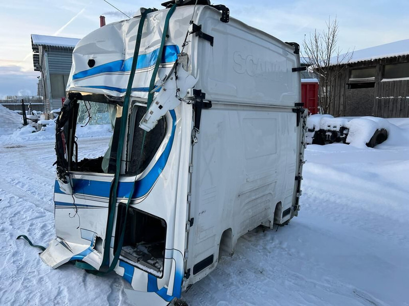 Scania R730 - Fülke és belső tér: 3 kép. Scania R730 - Fülke és belső tér: 3 kép.