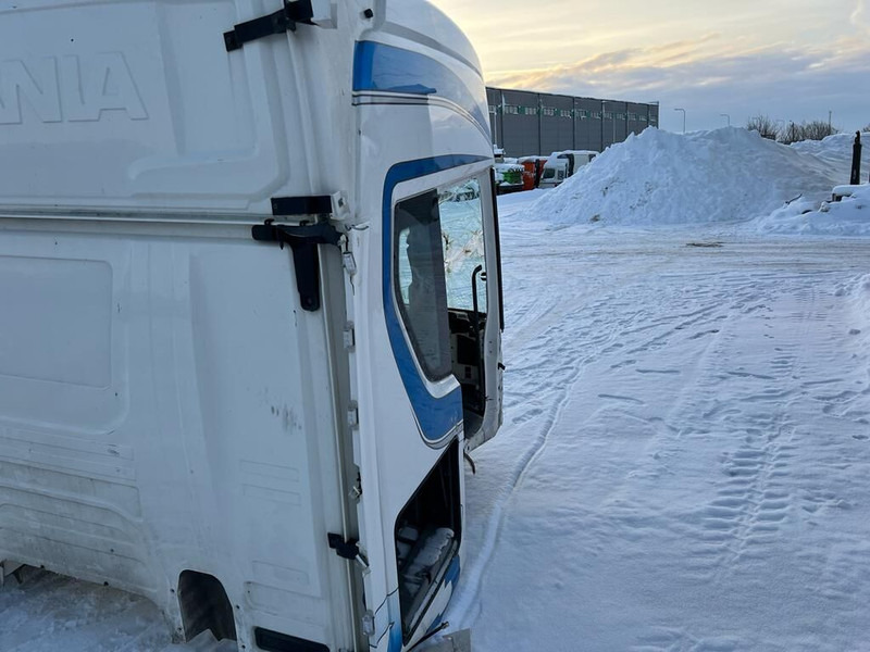 Scania R730 - Fülke és belső tér: 4 kép. Scania R730 - Fülke és belső tér: 4 kép.