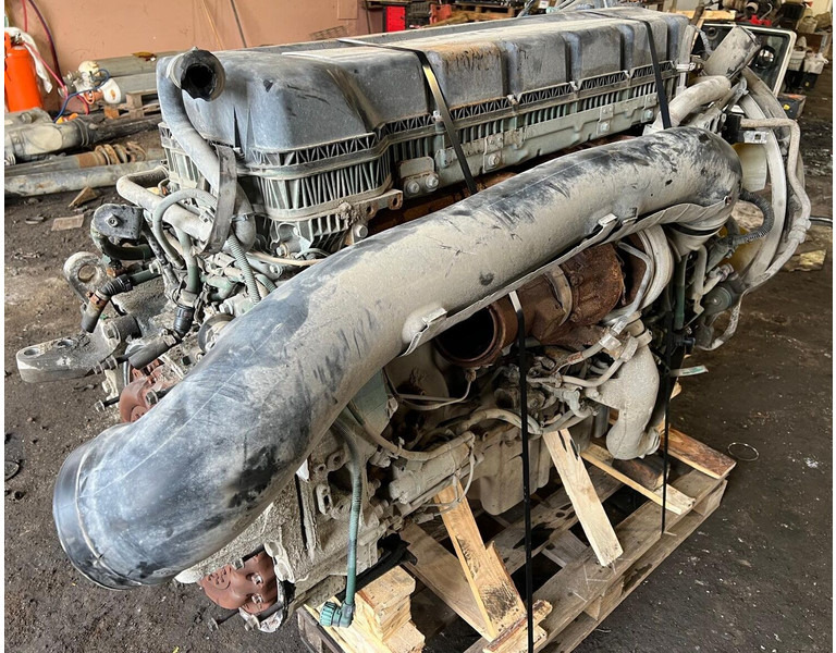 Volvo D11K450 K1 - Motor: 3 kép. Volvo D11K450 K1 - Motor: 3 kép.