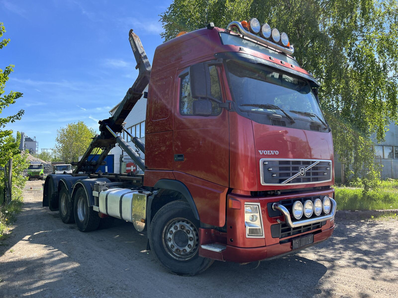 Volvo FH480 - Horgos rakodó teherautó: 3 kép. Volvo FH480 - Horgos rakodó teherautó: 3 kép.