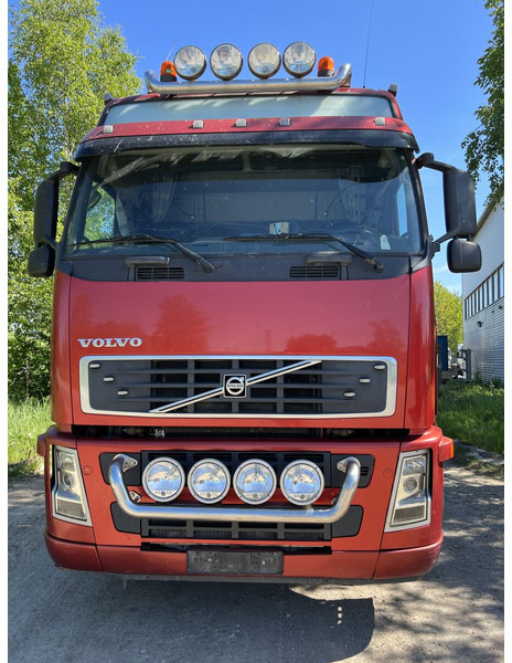 Volvo FH480 - Horgos rakodó teherautó: 2 kép. Volvo FH480 - Horgos rakodó teherautó: 2 kép.