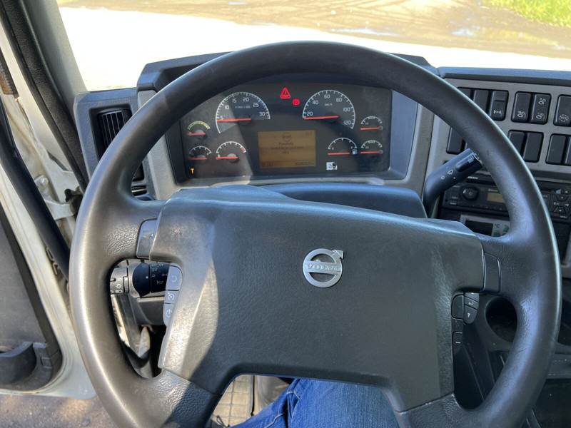 Dobozos felépítményű teherautó Volvo FL 290: 12 kép.