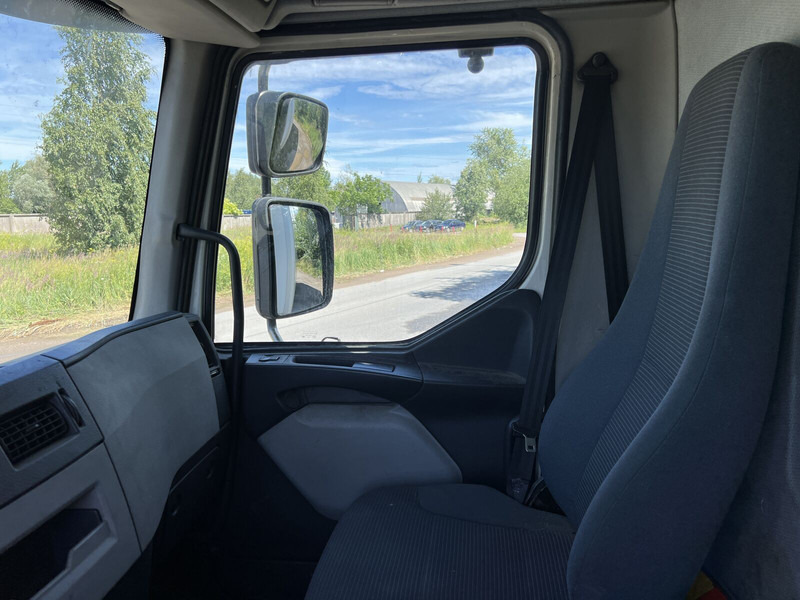 Dobozos felépítményű teherautó Volvo FL 290: 15 kép.