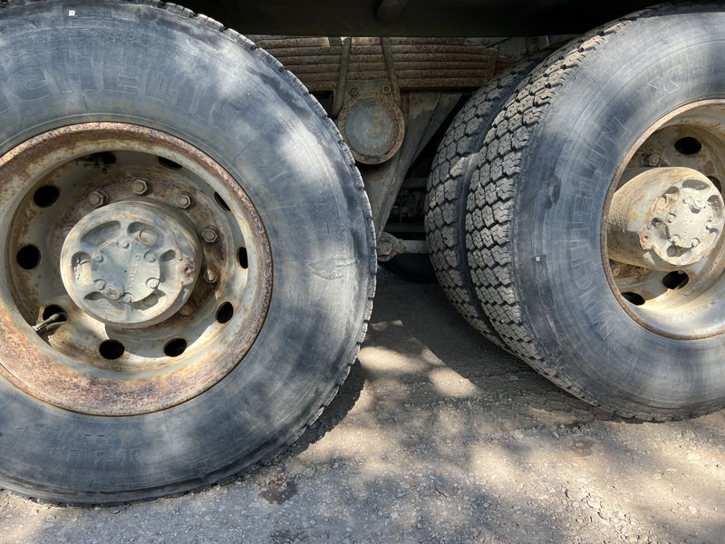 Stabil betonszivattyú Volvo FL12: 8 kép.