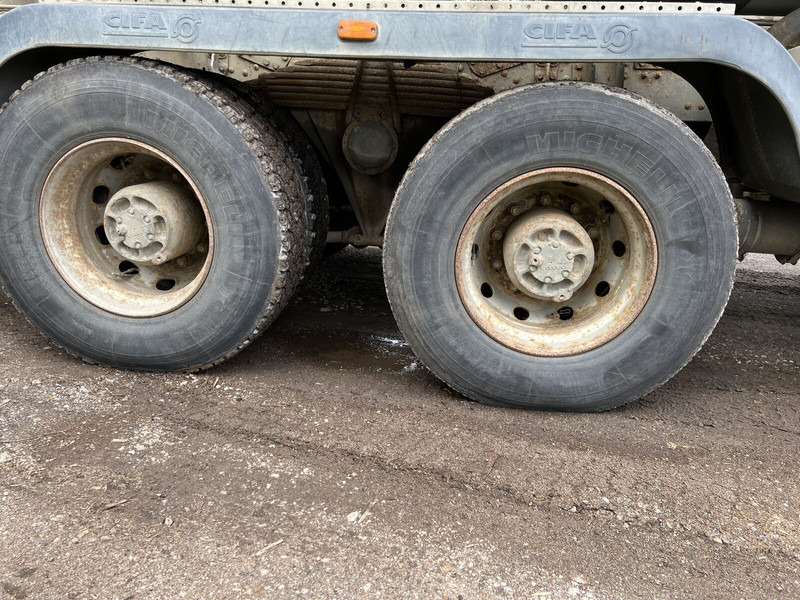 Stabil betonszivattyú Volvo FL12: 7 kép.