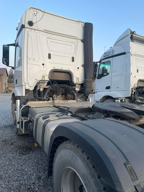 Mercedes-beenz aroc - Nyergesvontató: 3 kép. Mercedes-beenz aroc - Nyergesvontató: 3 kép.