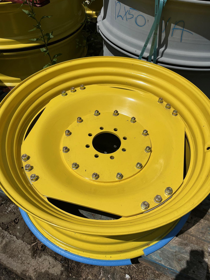 John Deere premium tillage wheel sets - Komplett kerék - Mezőgazdasági gépek: 4 kép. John Deere premium tillage wheel sets - Komplett kerék - Mezőgazdasági gépek: 4 kép.