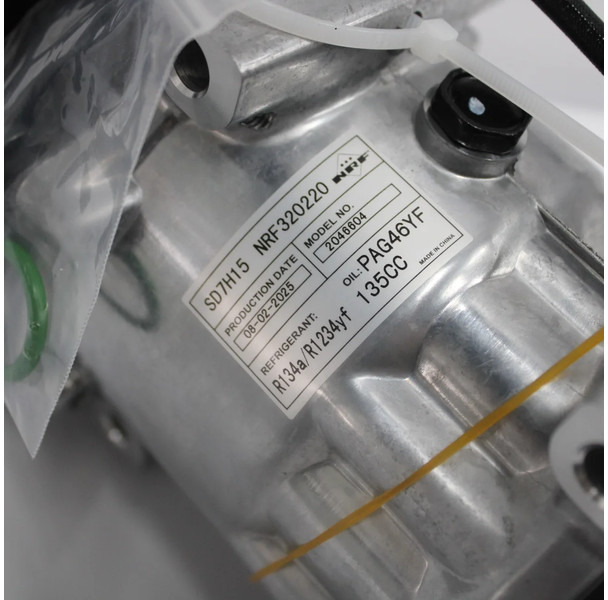 DAF XF106 Airco Compressor 2046604 - Klímakompresszor - Teherautó: 3 kép. DAF XF106 Airco Compressor 2046604 - Klímakompresszor - Teherautó: 3 kép.