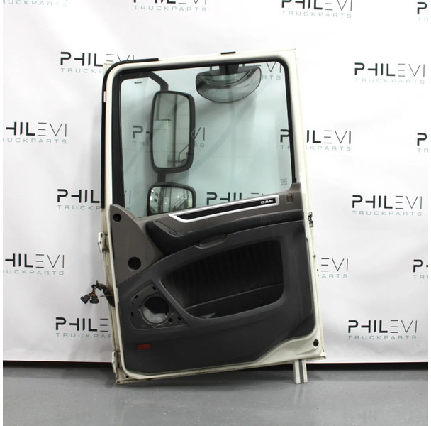 DAF XF106 Deur Rechts 1881863 - Ajtó és alkatrészek - Teherautó: 2 kép. DAF XF106 Deur Rechts 1881863 - Ajtó és alkatrészek - Teherautó: 2 kép.