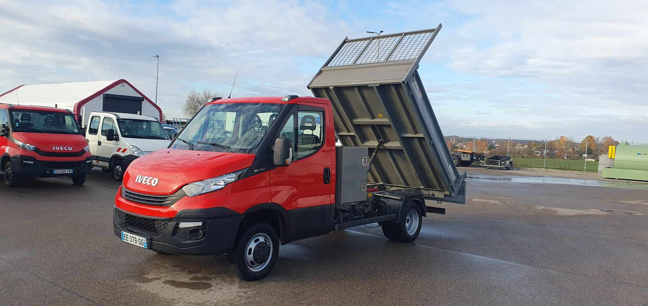 IVECO Daily - Billenőplatós kisteherautó: 1 kép. IVECO Daily - Billenőplatós kisteherautó: 1 kép.