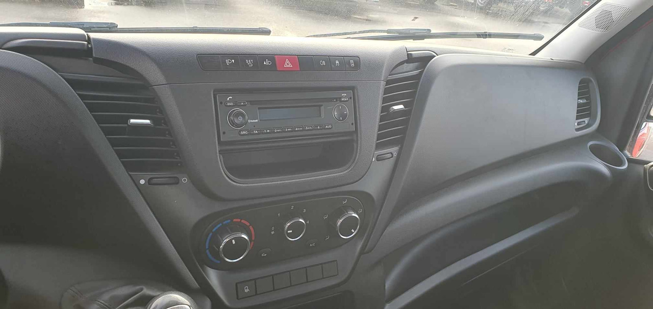 IVECO Daily - Billenőplatós kisteherautó: 5 kép. IVECO Daily - Billenőplatós kisteherautó: 5 kép.