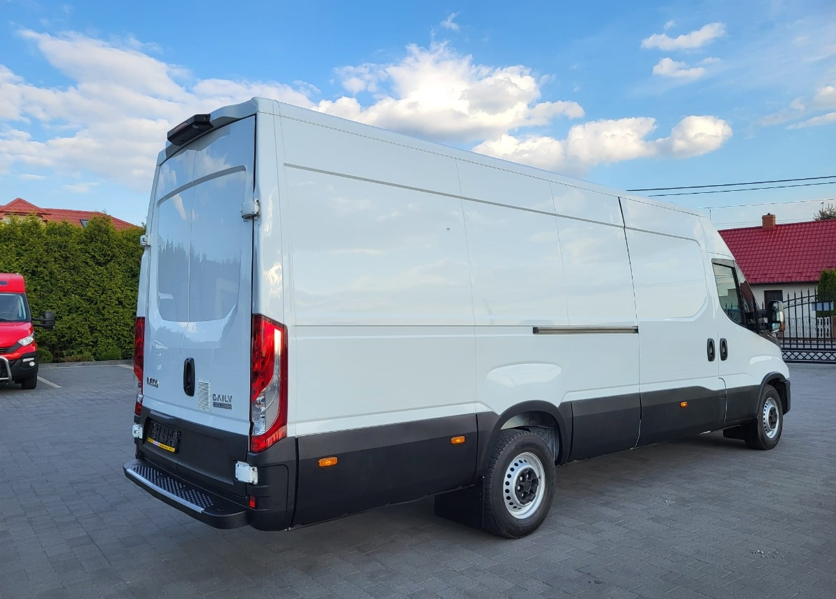 Iveco Iveco 180 Himatic 3.0 180hp Maxi -v Led -Xenon- v Led-Xenon - Furgon: 2 kép. Iveco Iveco 180 Himatic 3.0 180hp Maxi -v Led -Xenon- v Led-Xenon - Furgon: 2 kép.