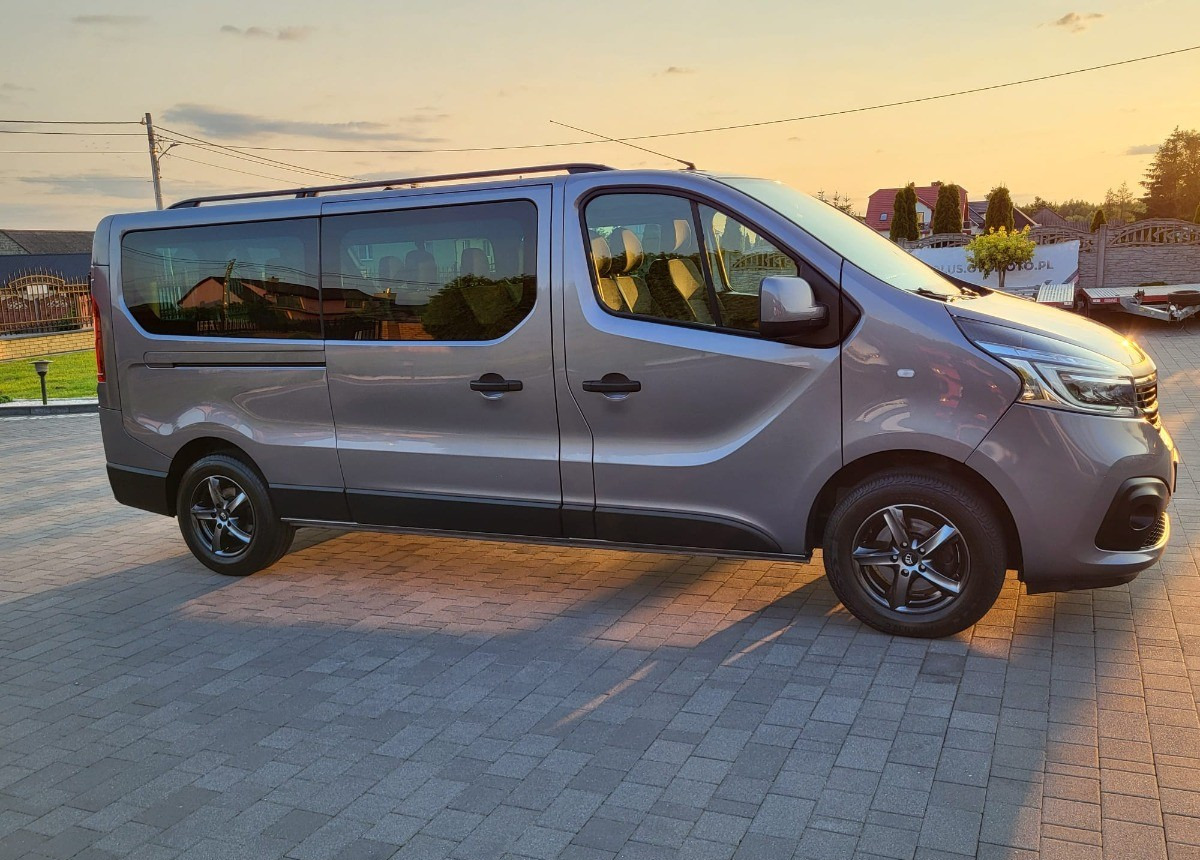 Renault Trafic Long 9-osobowy 2.0 150ps. - Duplakabinos kisteherautó: 3 kép. Renault Trafic Long 9-osobowy 2.0 150ps. - Duplakabinos kisteherautó: 3 kép.