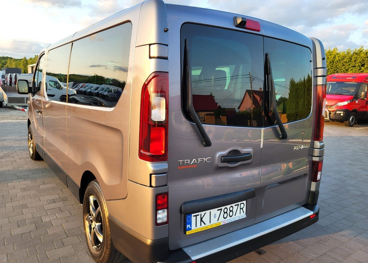 Renault Trafic Long 9-osobowy 2.0 150ps. - Duplakabinos kisteherautó: 4 kép. Renault Trafic Long 9-osobowy 2.0 150ps. - Duplakabinos kisteherautó: 4 kép.