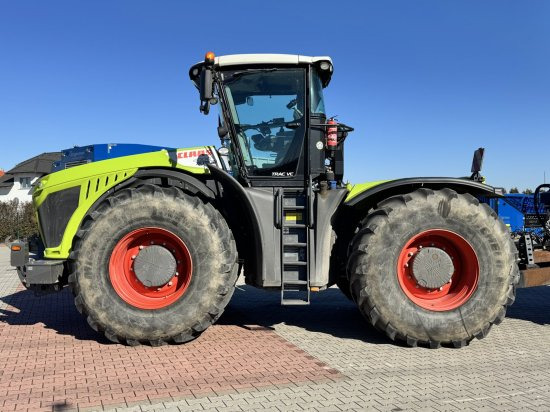 CLAAS 783 SSF 40 XERION Ohne Hacker - Traktor: 1 kép. CLAAS 783 SSF 40 XERION Ohne Hacker - Traktor: 1 kép.