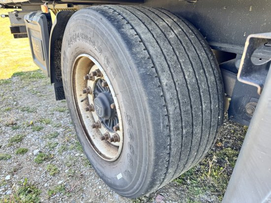 Ponyvás félpótkocsi Kögel SN 24-1: 11 kép.