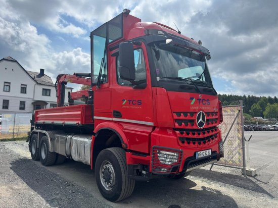 Mercedes-Benz AROCS 3552 963-2F Epsilon M100L86 Kran ? Leistungsstarker Holzladekran mit hoher Reichweite - Darus autó: 2 kép. Mercedes-Benz AROCS 3552 963-2F Epsilon M100L86 Kran ? Leistungsstarker Holzladekran mit hoher Reichweite - Darus autó: 2 kép.