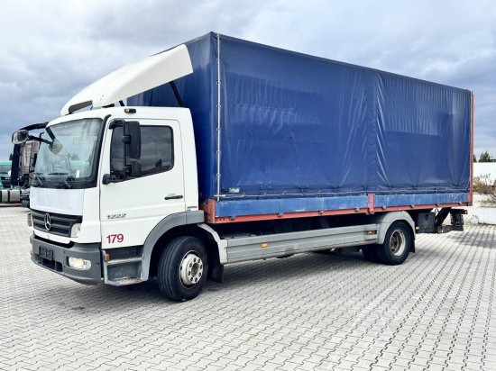 Mercedes-Benz Atego 1222 L Euro 4 - Ponyvás teherautó: 4 kép. Mercedes-Benz Atego 1222 L Euro 4 - Ponyvás teherautó: 4 kép.