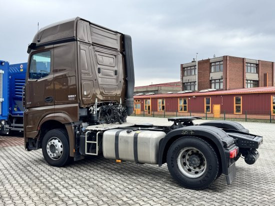 Mercedes-Benz Actros 1848 Gigaspace, Retarder, Standklima Retarder, Mirrow Cam, mehrere Einheiten - Nyergesvontató: 4 kép. Mercedes-Benz Actros 1848 Gigaspace, Retarder, Standklima Retarder, Mirrow Cam, mehrere Einheiten - Nyergesvontató: 4 kép.