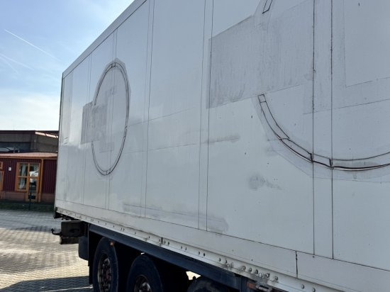 Schmitz SKO24 - Félpótkocsi dobozos: 2 kép. Schmitz SKO24 - Félpótkocsi dobozos: 2 kép.