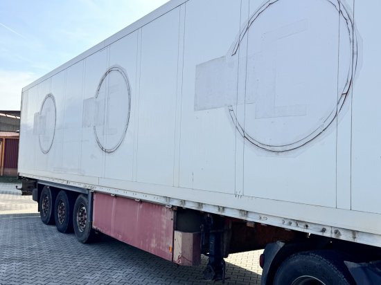 Schmitz SKO24 - Félpótkocsi dobozos: 5 kép. Schmitz SKO24 - Félpótkocsi dobozos: 5 kép.