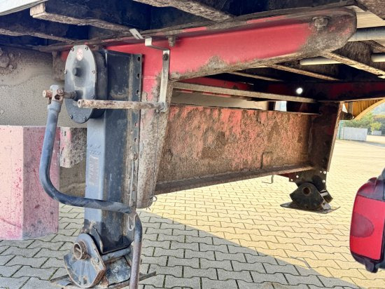 Schmitz SKO24 - Félpótkocsi dobozos: 4 kép. Schmitz SKO24 - Félpótkocsi dobozos: 4 kép.