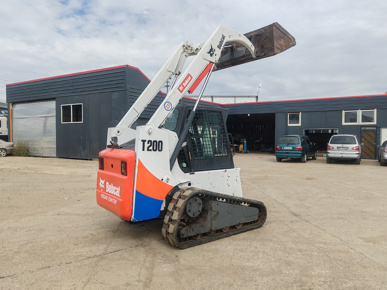 BOBCAT T200 - Kompakt lánctalpas rakodó: 5 kép. BOBCAT T200 - Kompakt lánctalpas rakodó: 5 kép.