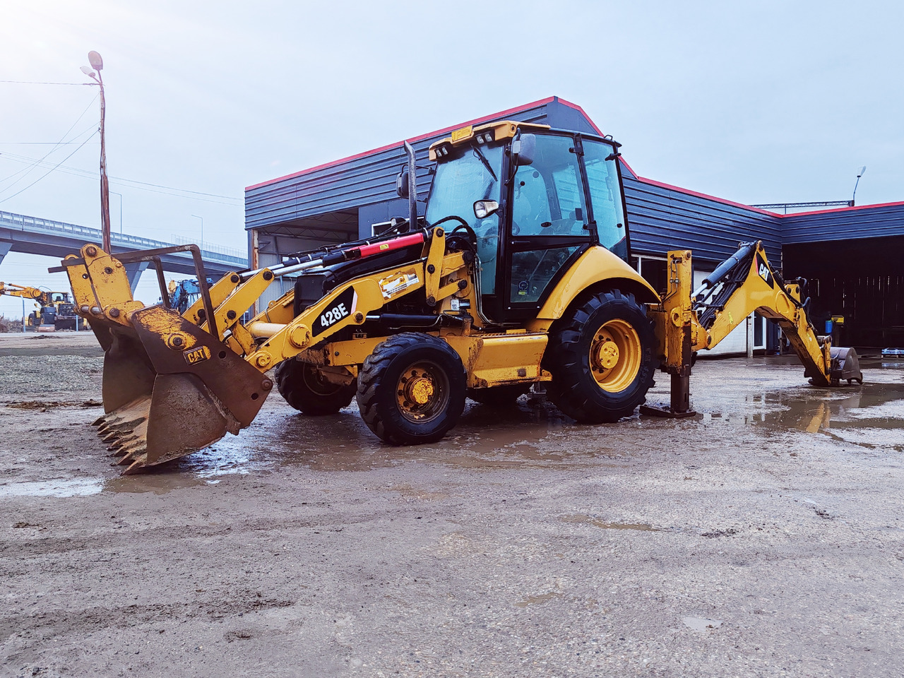 CATERPILLAR 428E - Kotrórakodó: 3 kép. CATERPILLAR 428E - Kotrórakodó: 3 kép.