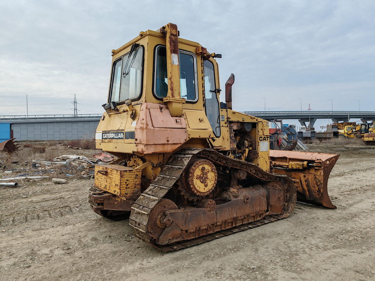 Caterpillar D4H - Buldózer: 5 kép. Caterpillar D4H - Buldózer: 5 kép.