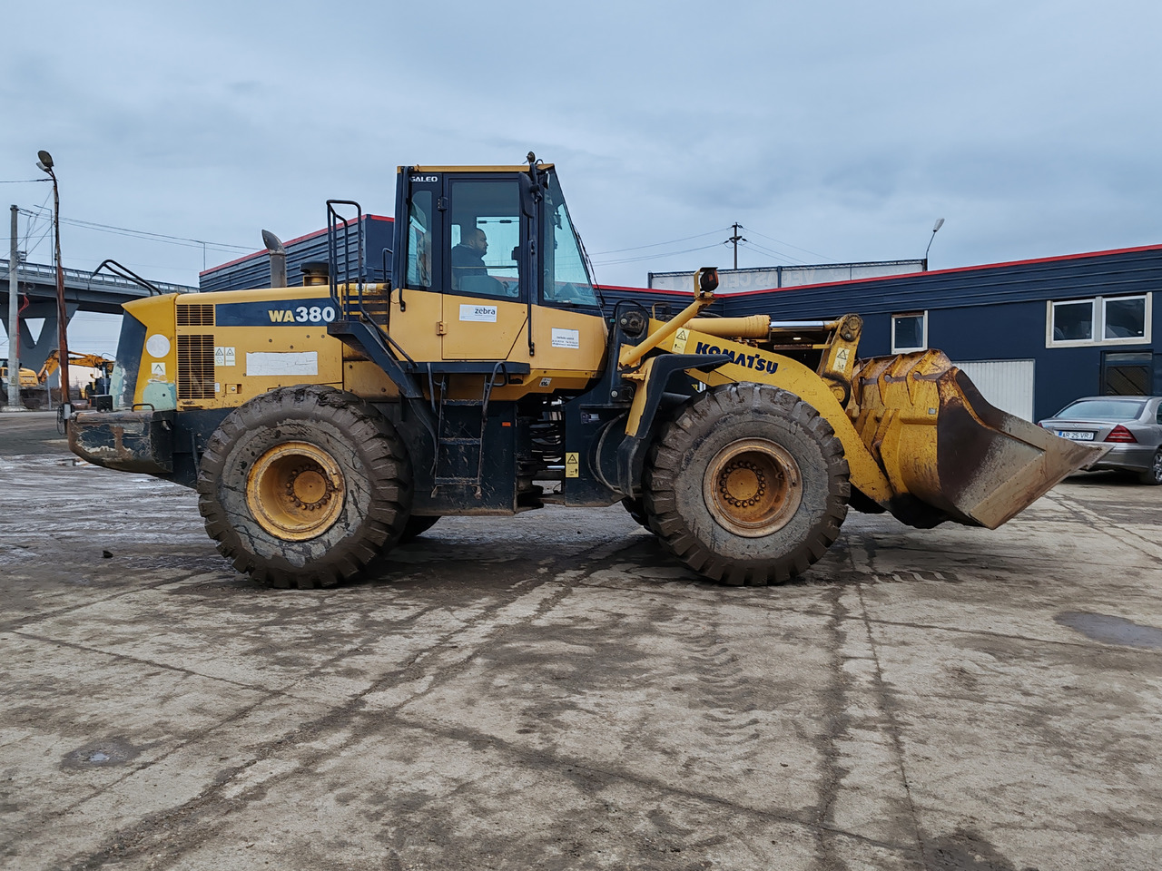 KOMATSU WA 380-S - Gumikerekes homlokrakodó: 5 kép. KOMATSU WA 380-S - Gumikerekes homlokrakodó: 5 kép.