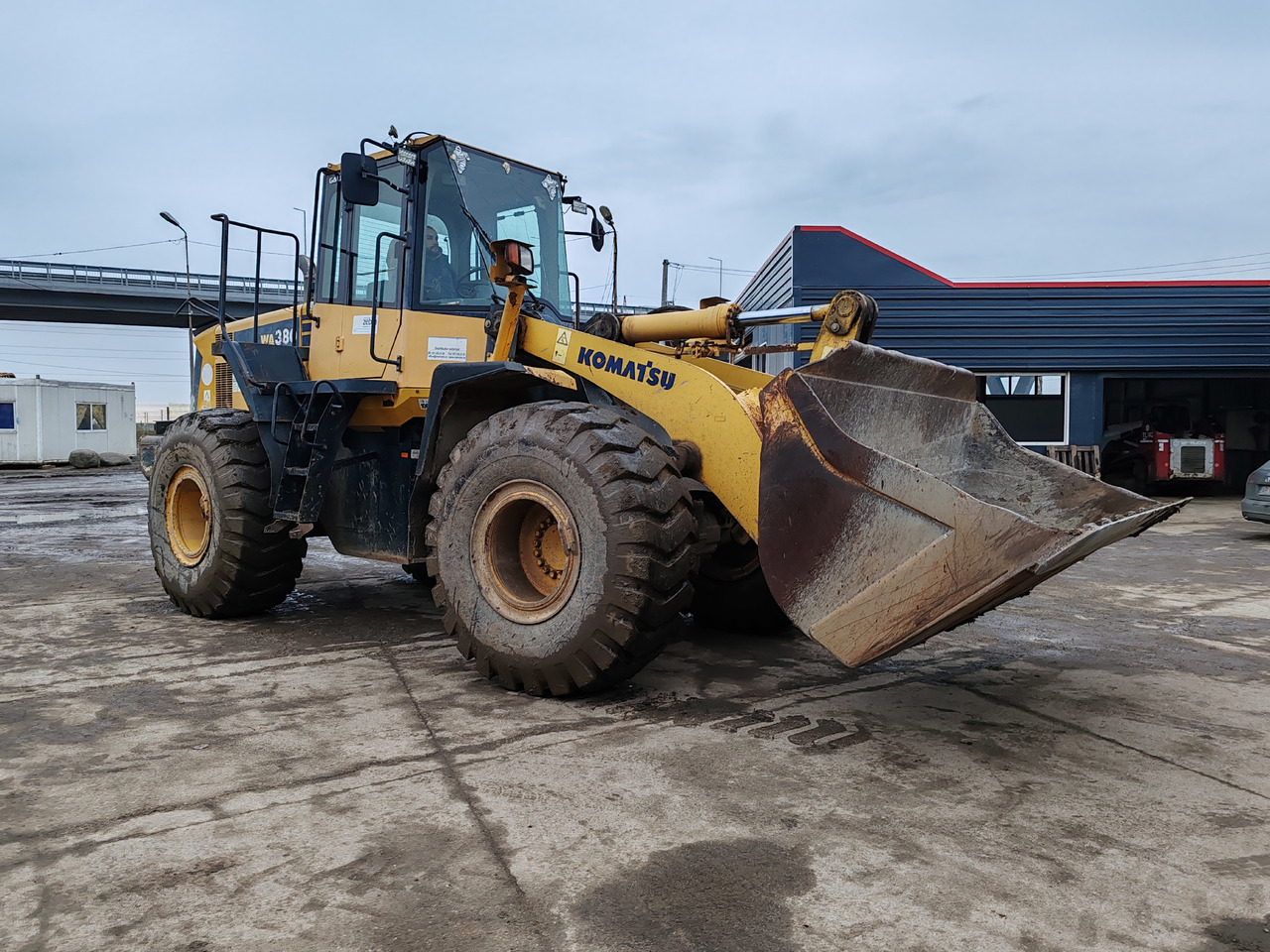 KOMATSU WA 380-S - Gumikerekes homlokrakodó: 2 kép. KOMATSU WA 380-S - Gumikerekes homlokrakodó: 2 kép.