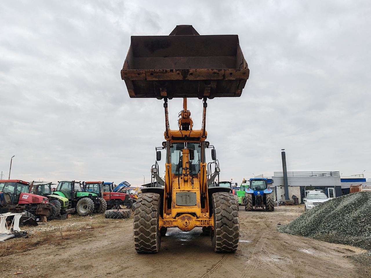 Liebherr L576 2plus2 - Gumikerekes homlokrakodó: 2 kép. Liebherr L576 2plus2 - Gumikerekes homlokrakodó: 2 kép.