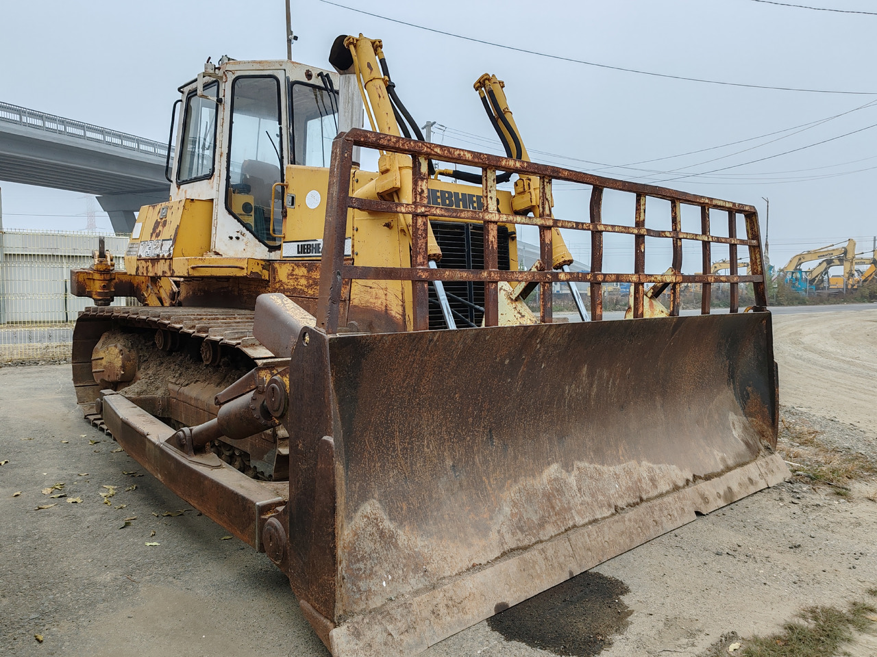 Liebherr PR 732 - Buldózer: 2 kép. Liebherr PR 732 - Buldózer: 2 kép.