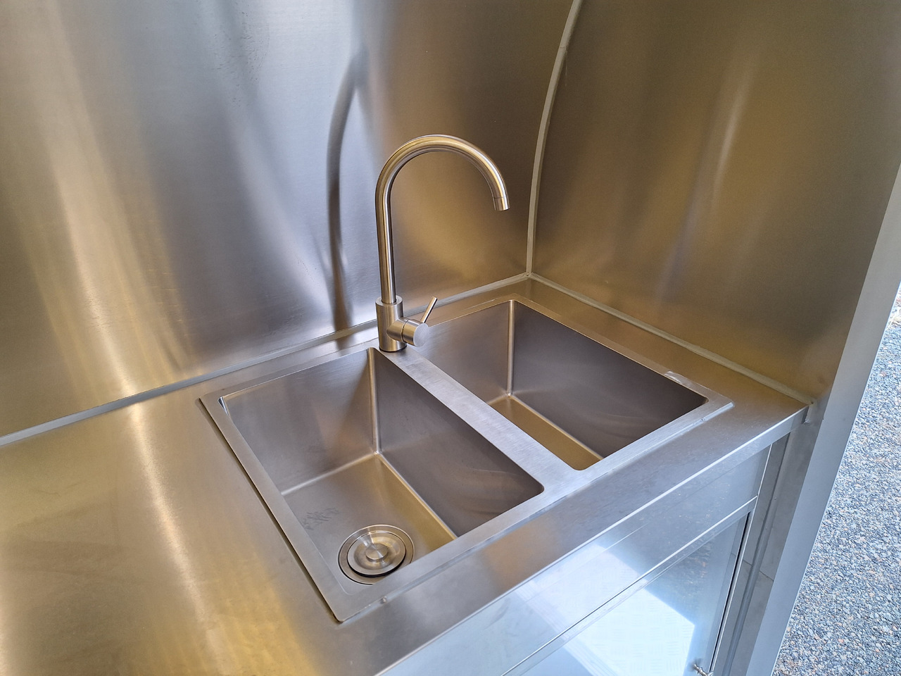 Deli Star EasyGo 280 - EU standards - Büfékocsi: 3 kép. Deli Star EasyGo 280 - EU standards - Büfékocsi: 3 kép.