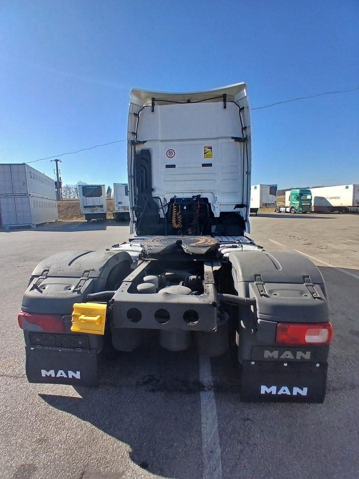 MAN D2676LF51 - Nyergesvontató: 5 kép. MAN D2676LF51 - Nyergesvontató: 5 kép.