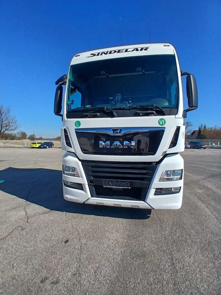 MAN D2676LF51 - Nyergesvontató: 3 kép. MAN D2676LF51 - Nyergesvontató: 3 kép.