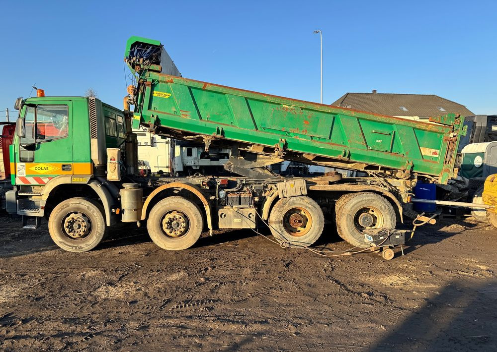 Iveco EuroTrakker - Billenőplatós teherautó: 3 kép. Iveco EuroTrakker - Billenőplatós teherautó: 3 kép.