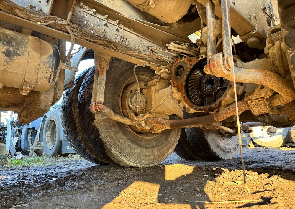 Iveco EuroTrakker - Billenőplatós teherautó: 5 kép. Iveco EuroTrakker - Billenőplatós teherautó: 5 kép.