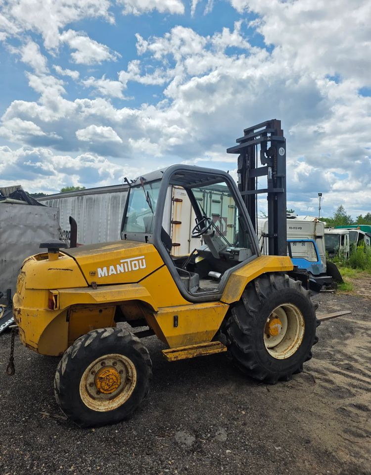 Manitou M26.4 Terenowy 4x4 5,5m - Villás targonca: 5 kép. Manitou M26.4 Terenowy 4x4 5,5m - Villás targonca: 5 kép.